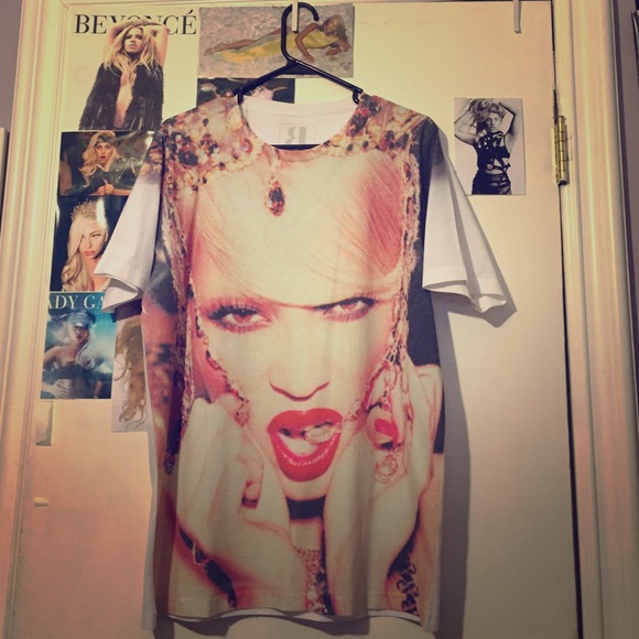 Beyoncé Mrs. Carter Tour T-Shirt Never been worn