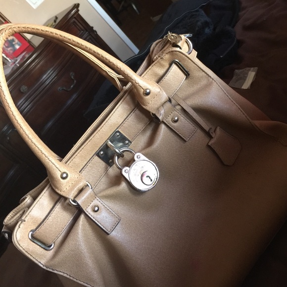Tan purse - Picture 1 of 2