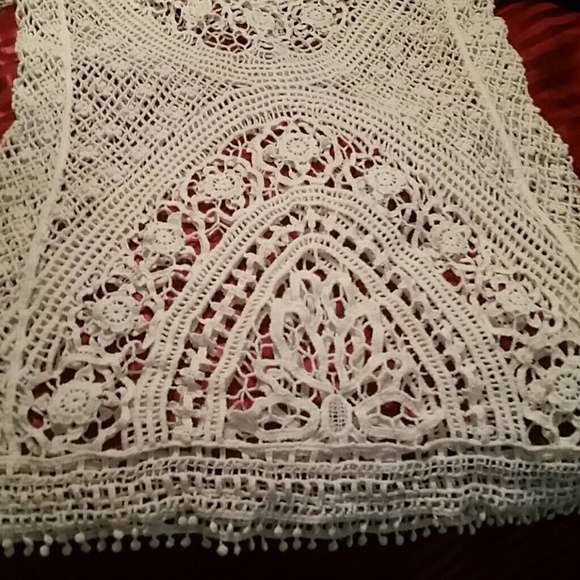 Lacy top size small - Picture 3 of 4