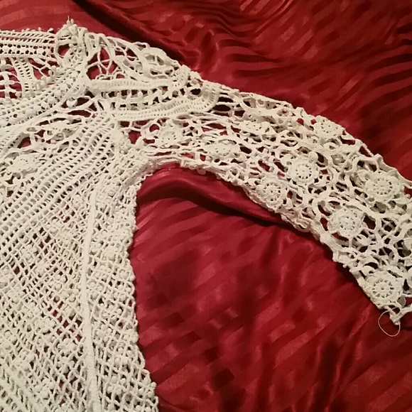 Lacy top size small - Picture 4 of 4