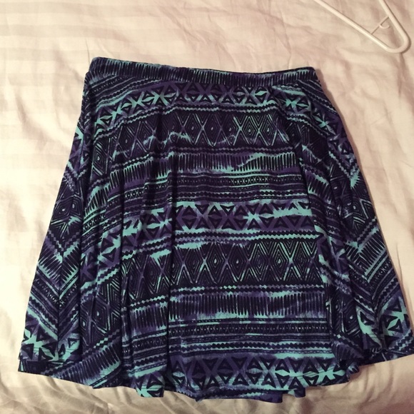 Flowy skirt with Aztec design
