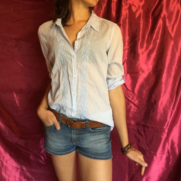 Banana Republic Tops - Cutest button up shirt of the season!