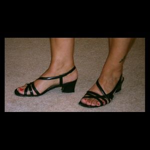 Black patent Naturalizer