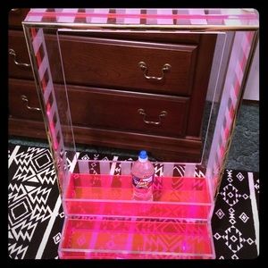 VS/PINK DISPLAY