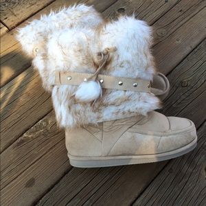 Furry Winter Boots- Cream & White