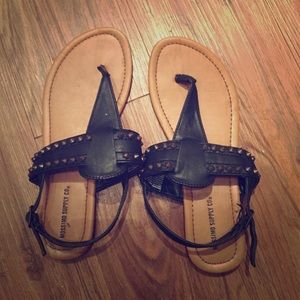 Mossimo black flip flops, size 7