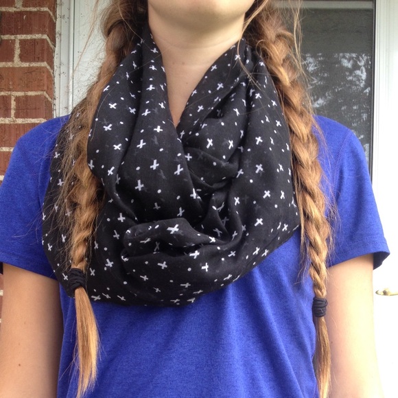 Cross patterned infinity scarf