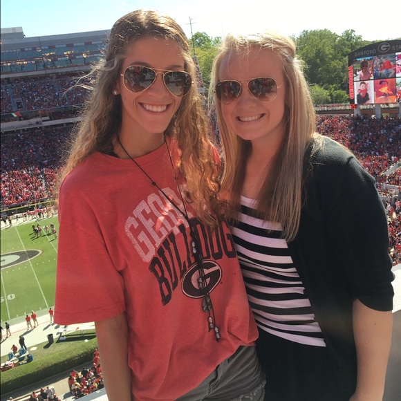 Meet your Posher, Lindsey - Picture 2 of 2