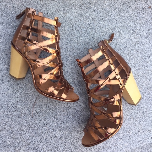 1 DAY Vince Camuto Cage strappy gladiator heels - Picture 2 of 4