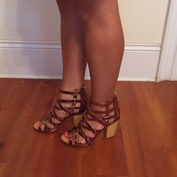 1 DAY Vince Camuto Cage strappy gladiator heels - Picture 4 of 4
