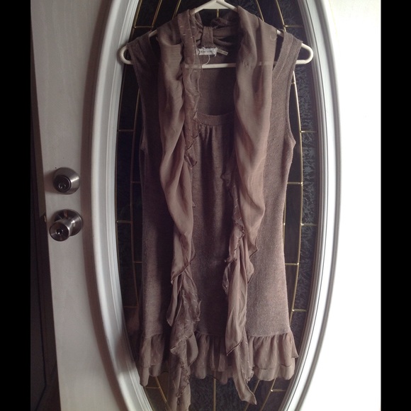 Sleeveless tunic