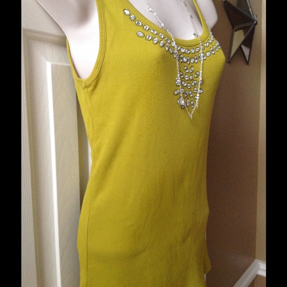Tank top with the a pretty collar of bling bling - Picture 2 of 2