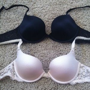 BUNDLE VS PINK BRAS
