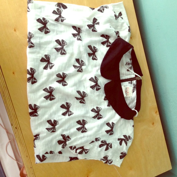 Bow tie with black bib tee