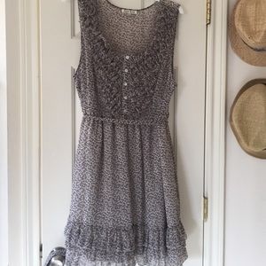 Adorable grey print chiffon dress!