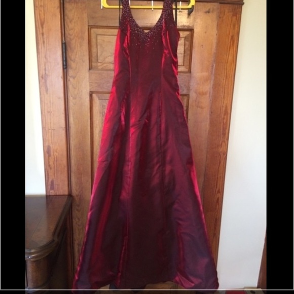 Gorgeous Maroon Formal Dress