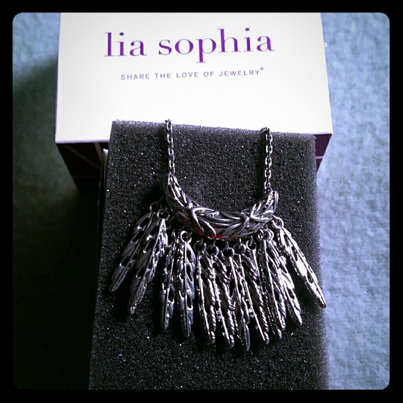 Lia Sophia Featherstone necklace