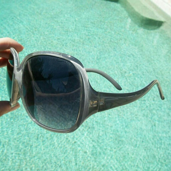 Gray sunglasses - Picture 2 of 4