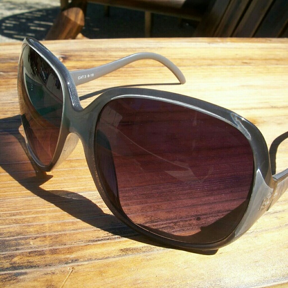 Gray sunglasses - Picture 3 of 4
