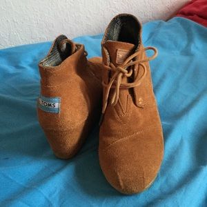 Toms wedges