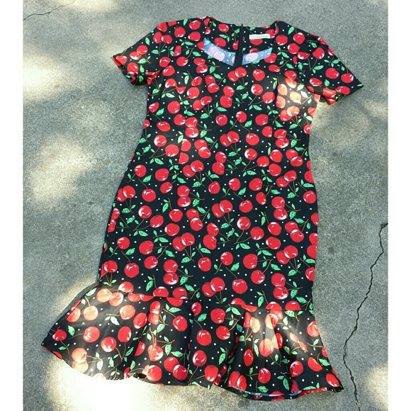 🍀VINTAGE🍀 Cherry Print Ruffle Bottom Dress - Picture 2 of 4