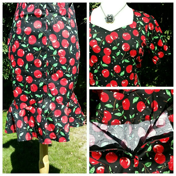 🍀VINTAGE🍀 Cherry Print Ruffle Bottom Dress - Picture 4 of 4