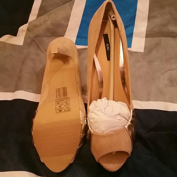 Beautiful Opened toed tan Heels! - Picture 3 of 4