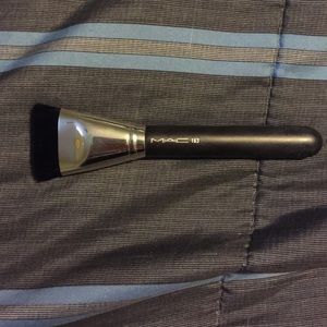 MAC 163 flat contour brush