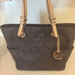 SOLD on Ⓜ️ Michael Kors Jet Set Tote