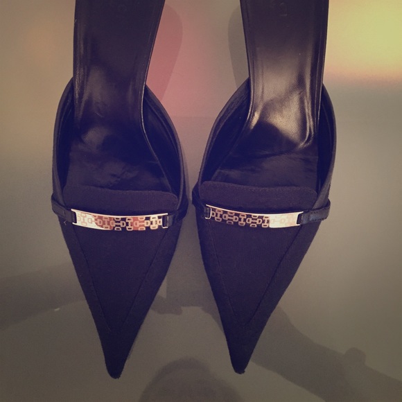 Classic Gucci kitten heeled slides.