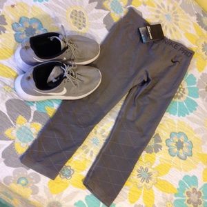 NWT nike pro Capri workout crops