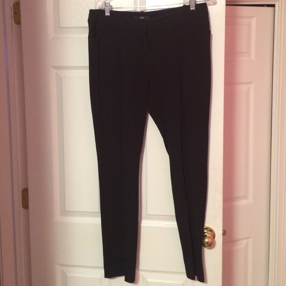 Black Mossimo size 10 skinny leg dress pants