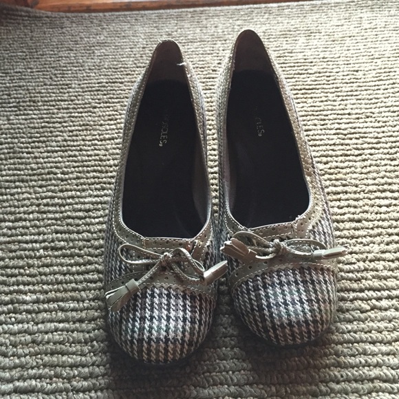 A pair of shoes