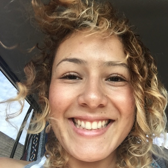 hi!!! I'm les!! ❤️ ☀️🐝🌼 - Picture 3 of 3