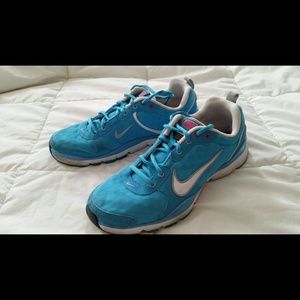 Athletic shoes