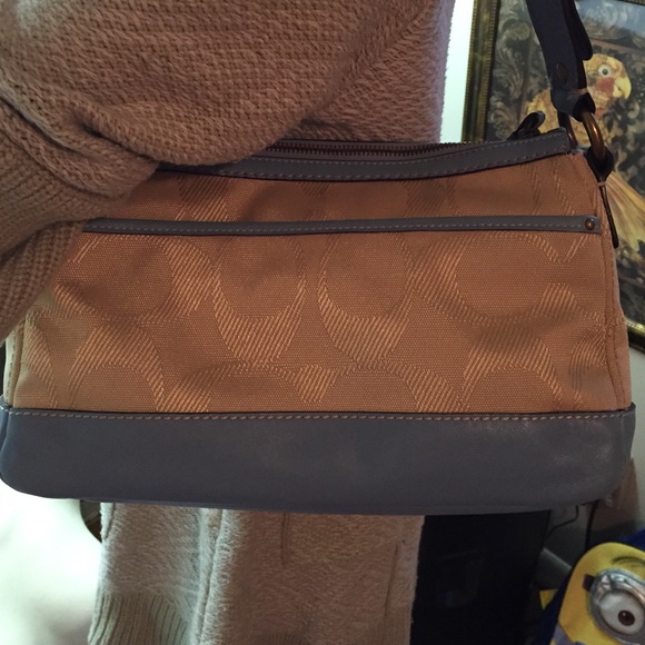Adorable tan and light blue Coach bag - Picture 2 of 4