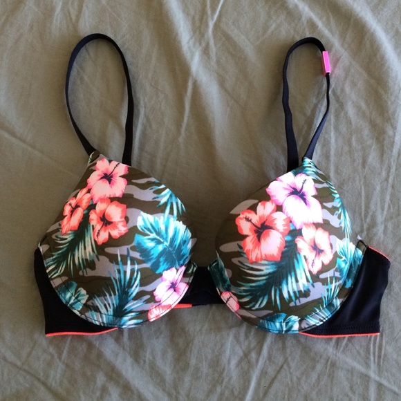 Wear Everywhere Push-Up VS PINK Bra