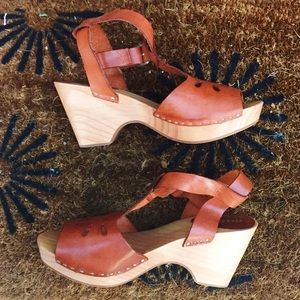 MTNG T-Strap Clog Sandals