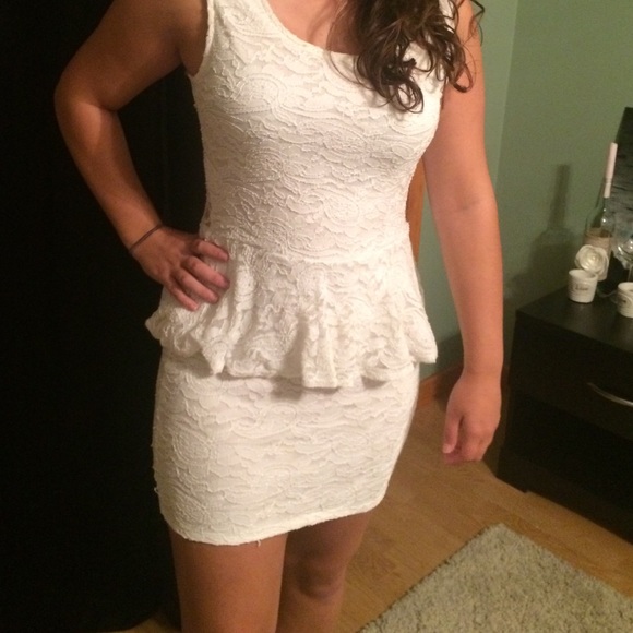 Dresses & Skirts - White lace dress