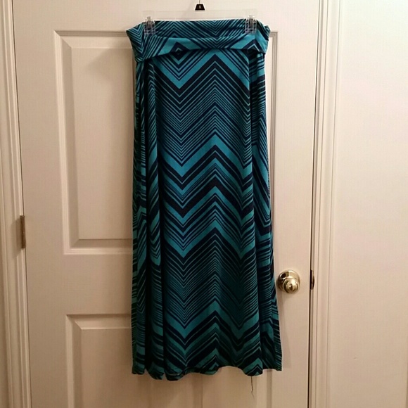 Mossimo blue chevron maxi skirt