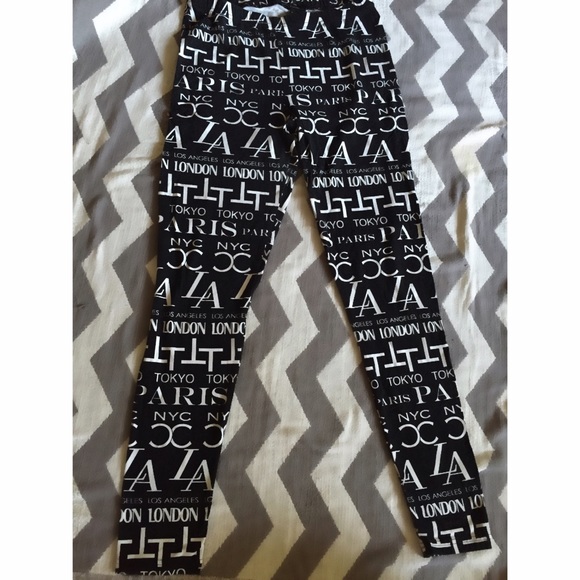 Graphic logo leggings💥