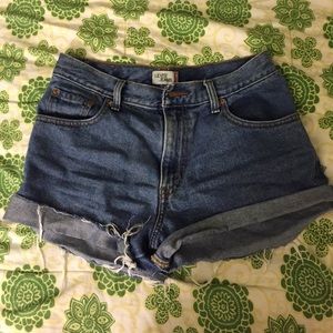 High Waisted Levi's Jean Shorts - Size 8 - UO