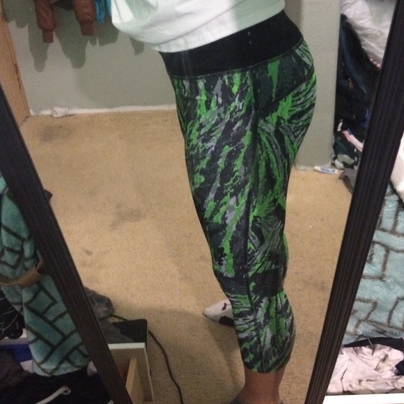 Athletic leggings - Picture 3 of 3