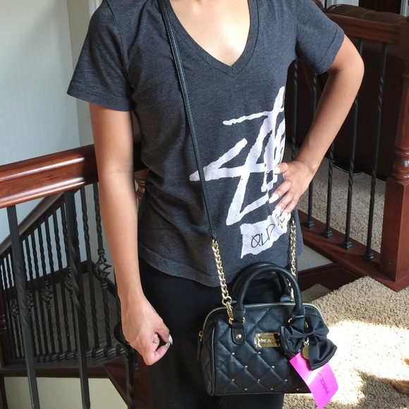 ⛔️SOLD IN BUNDLE⛔️Betsey Johnson black mini barrel - Picture 3 of 4