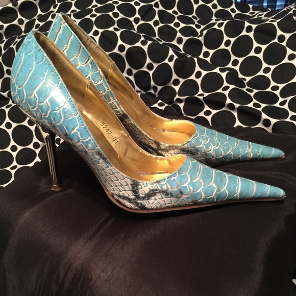 Light blue snakeskin design heels