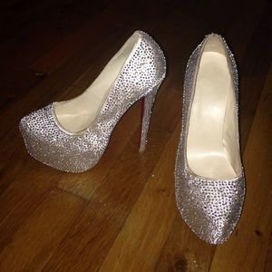 Rhinestone silver pumps 37 1/2