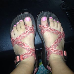 Chacos rose and brown basically new I will trade