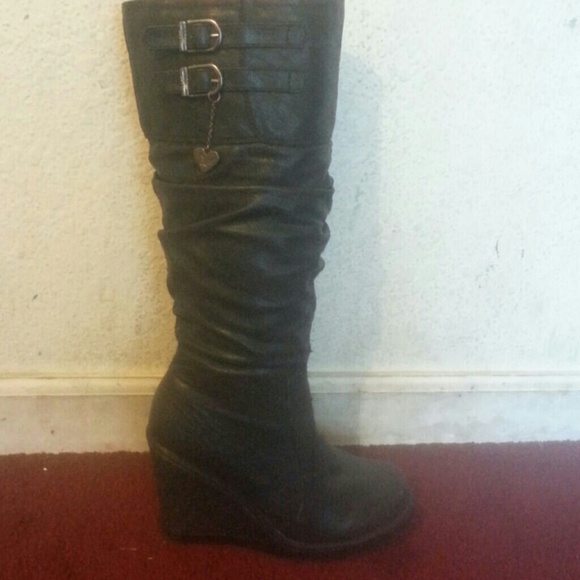 Boots - Picture 2 of 4