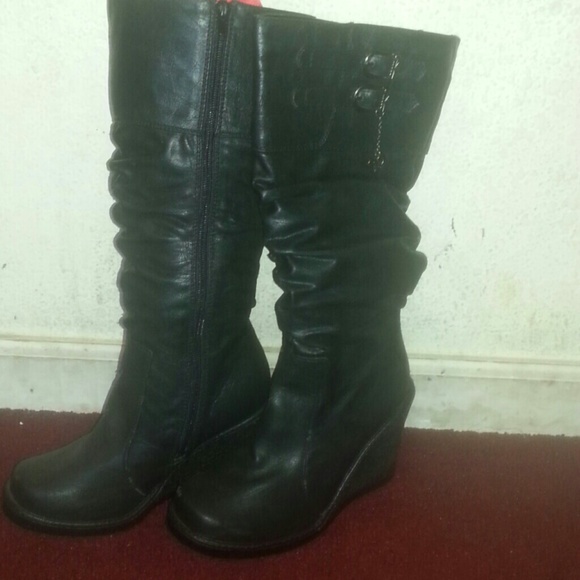 Boots - Picture 3 of 4