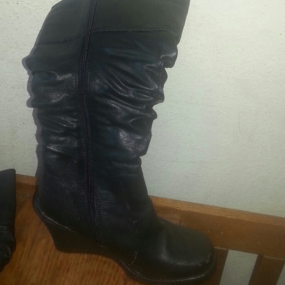 Boots - Picture 4 of 4